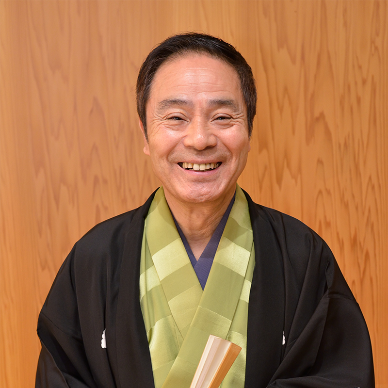 桂福龍(カナダ人落語家)福團治の弟子デューク・カナダのアロハ寄席(豊中)が人気！彼女は？ マダム・アフロの旬な情報調べてみました